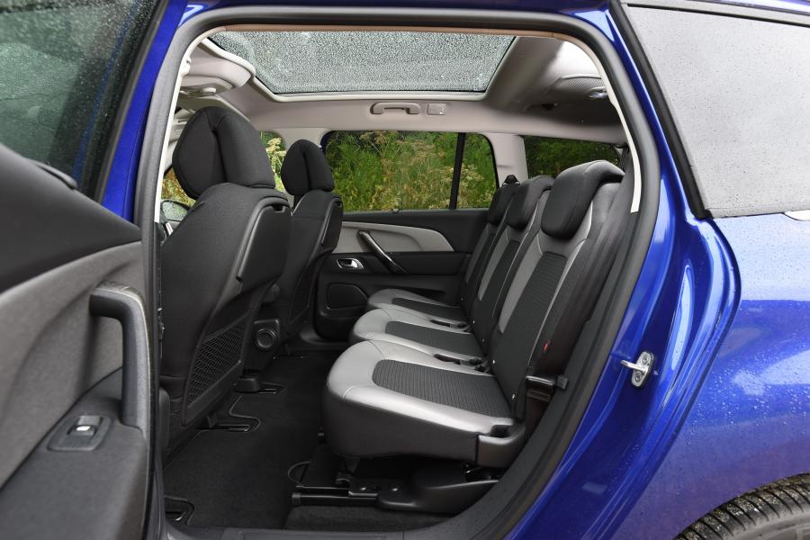 Интерьер Citroen Grand C4 Picasso 2016 года  (UK) (фото 3 из 31)